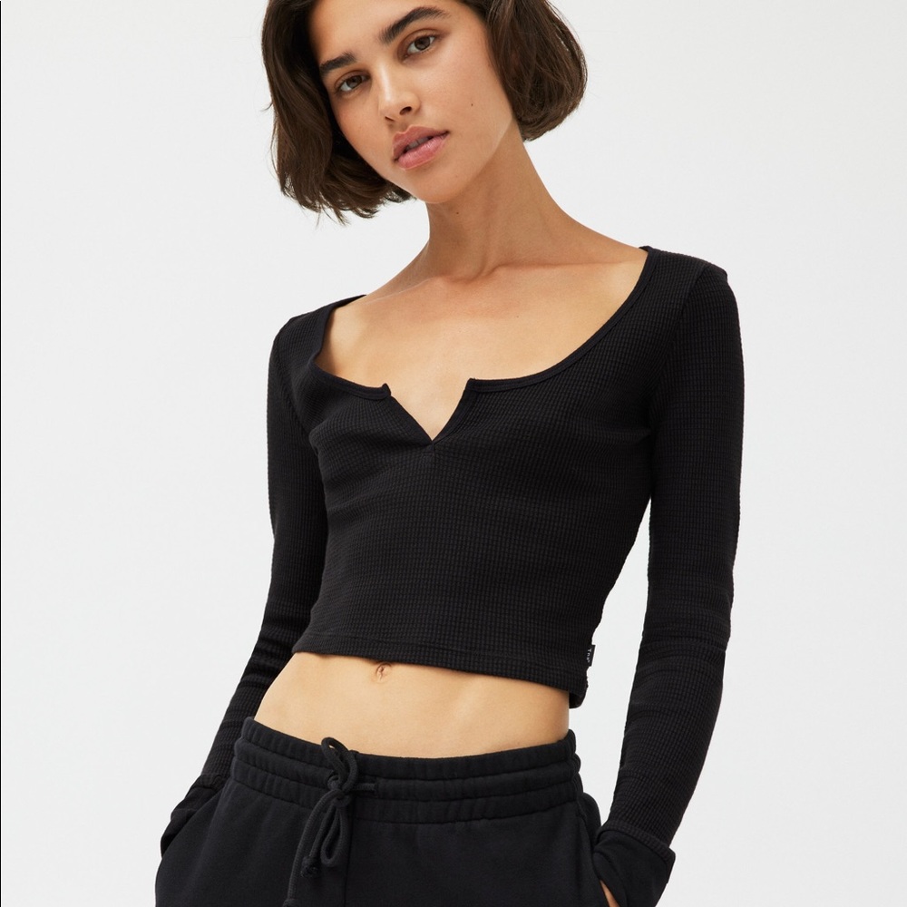 *SALE* Aritzia purple cropped henley